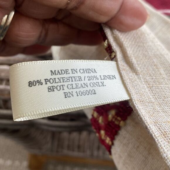 Domain Embroidered Christmas Scene Table Runner - Picture 4 of 5